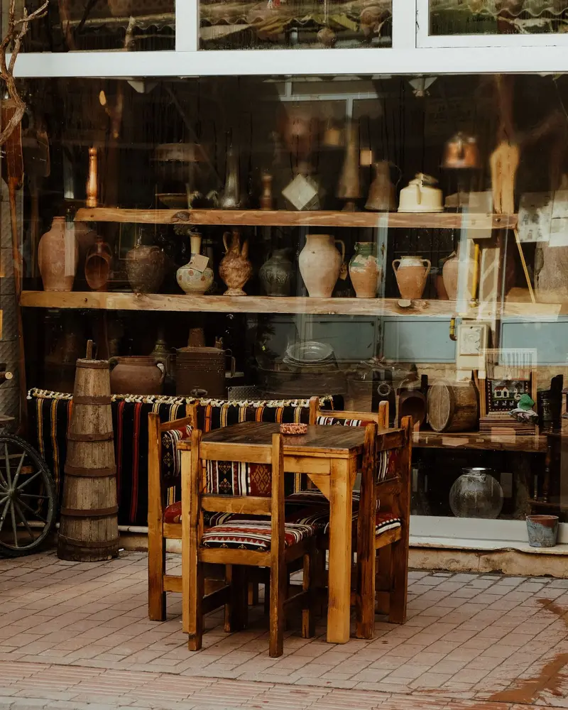 Muebles de madera de un taller larense que vende por tienda online